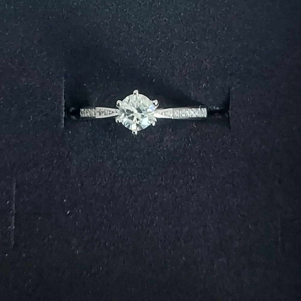 Solitaire Round-Cut White Gold Engagement Ring with Pavé Shoulders